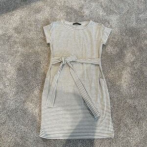Like new! Grey & White stripes dress - super comfy!